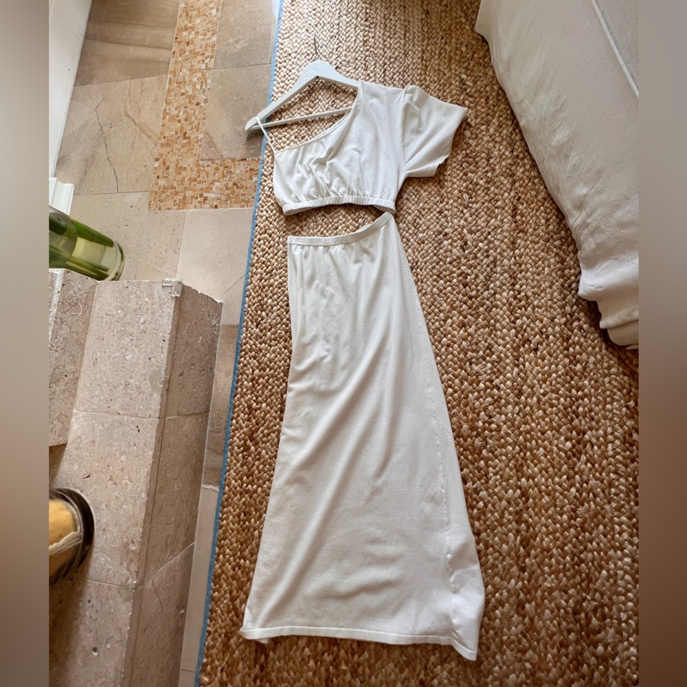 Chic White One-Sleeve Dress – Brand New!